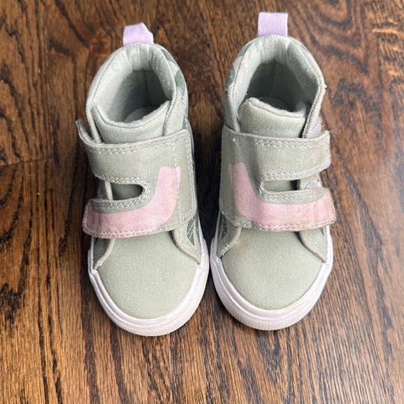 Cat and Jack Hi Tops - Picture 1 of 6